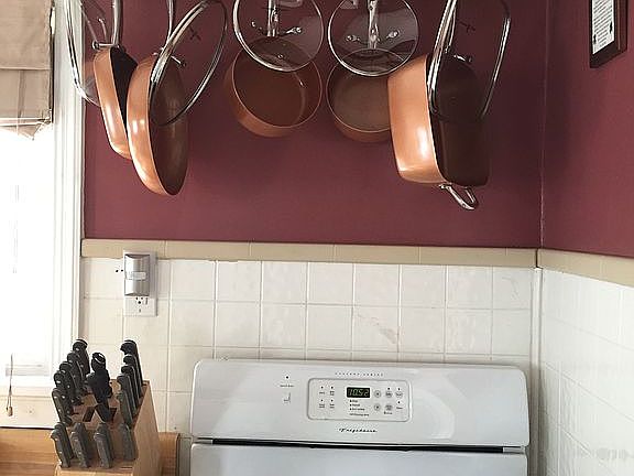 oven/stove with pot rack