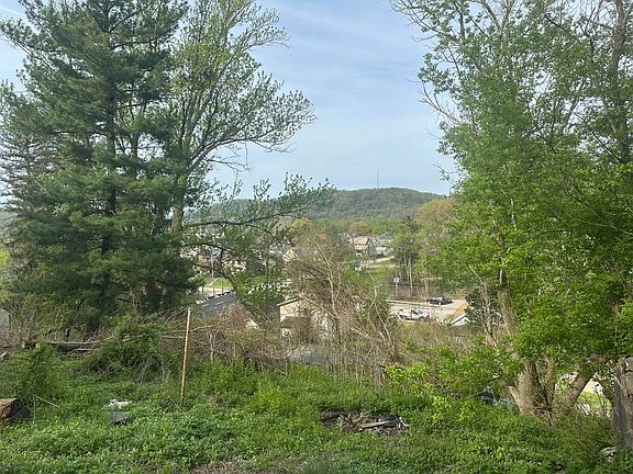 3rd image of 2236 View St