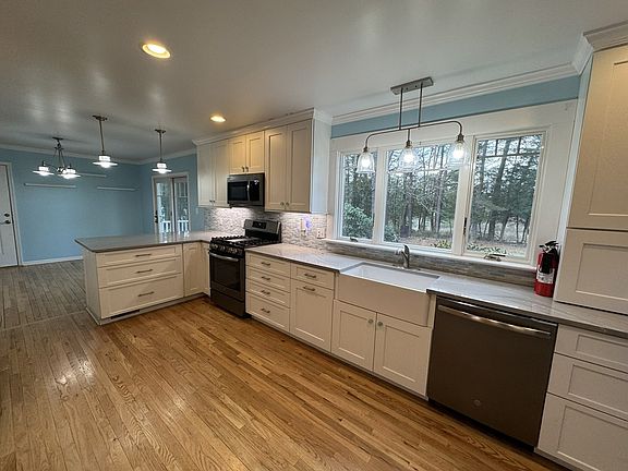 4th image of 10388 Highland Ct