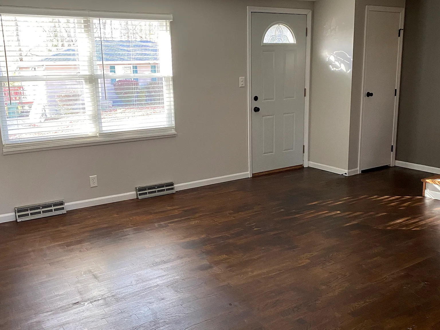 3 bed, 1.5 bath, 960 sqft, $1,550 — Photo 3