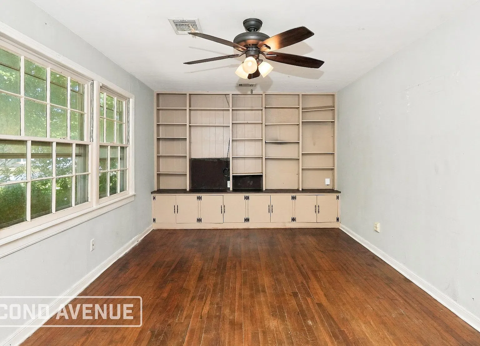 4 bed, 2.0 bath, 1576 sqft, $2,299 — Photo 2