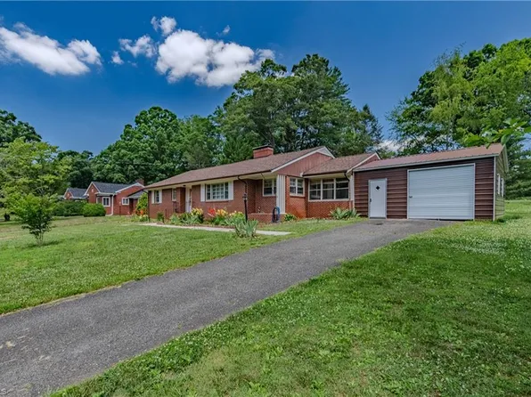 246 Fairview Ave, Mount Airy, NC 27030