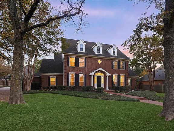 2nd image of 503 Vicksburg Way