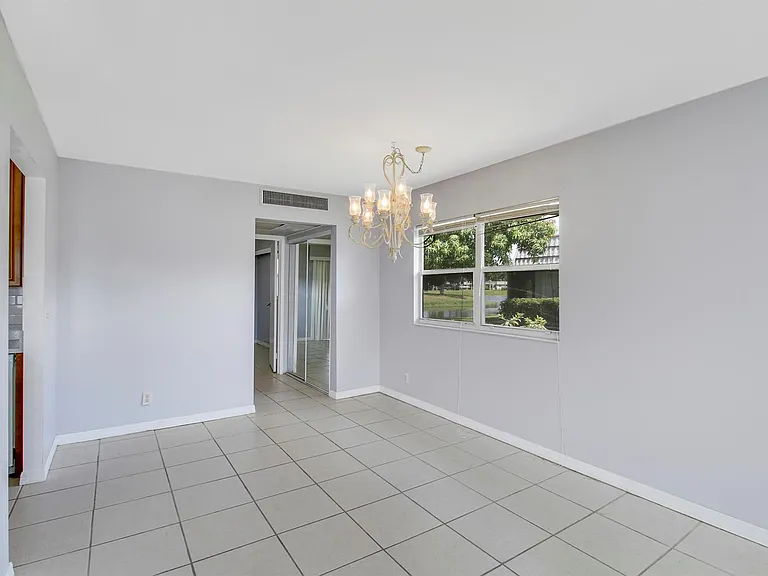 175 Valencia Dr #H — Photo 4