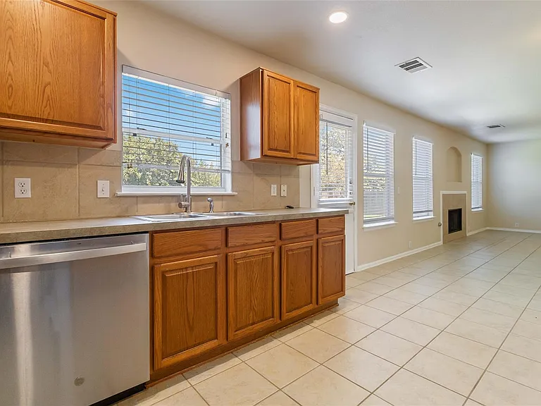 401 Spruce Dr — Photo 15