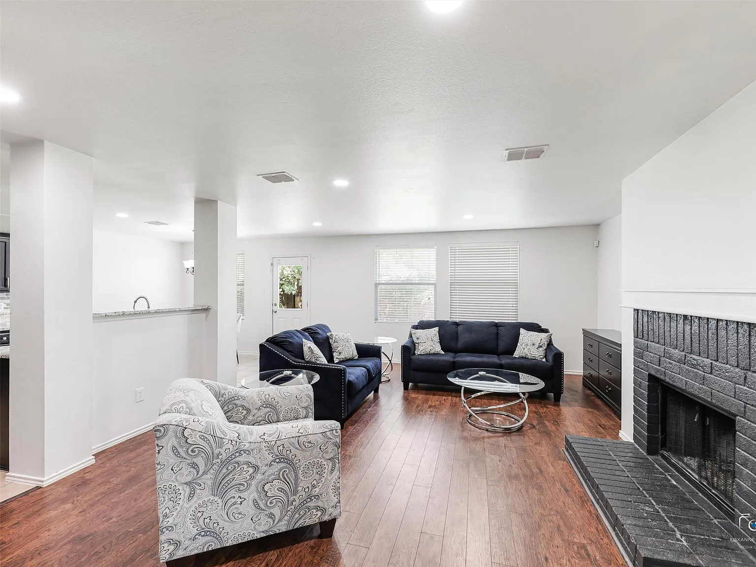 5 bed, 2932 sqft, $2,750 — Photo 2