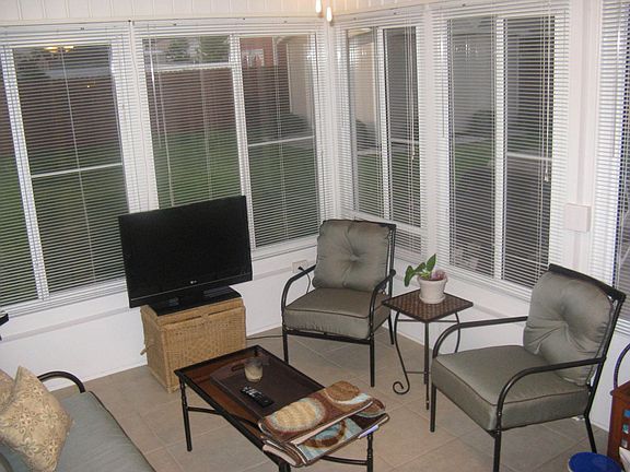 All year sunroom with AC and Fan