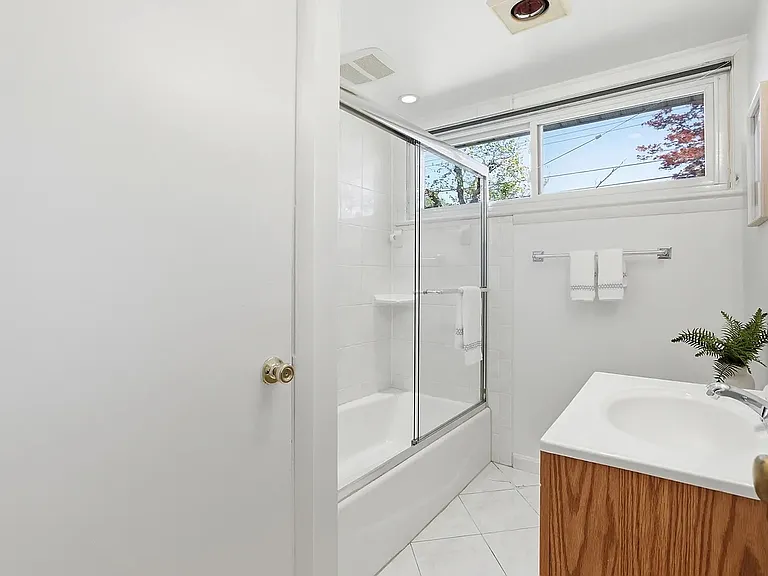 Coral Sea Dr — Photo 8