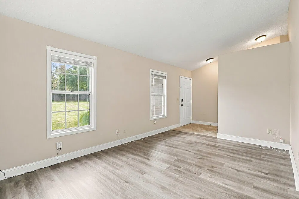 3 bed, 2.0 bath, 1358 sqft, $1,995 — Photo 4