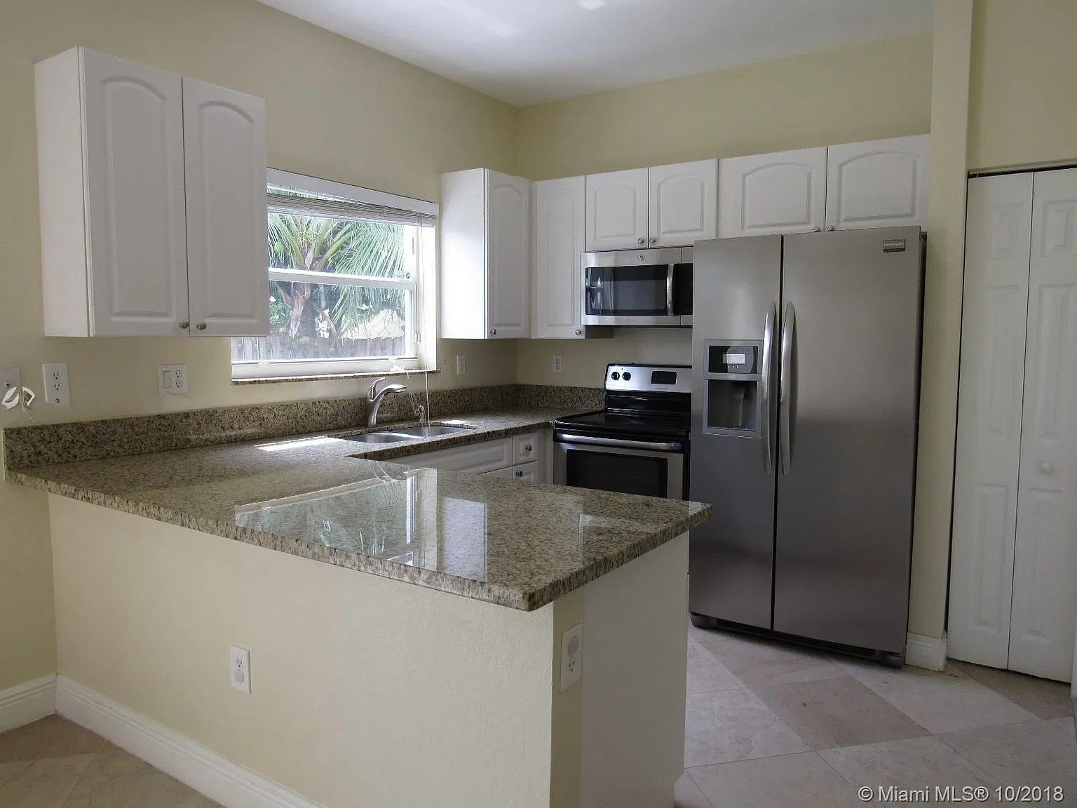 3 bed, 3.5 bath, 1700 sqft, $3,150 — Photo 3