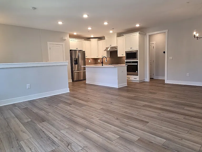 11549 Helmond Way — Photo 2