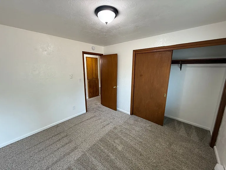 2042 Myrtle Ave NE — Photo 12