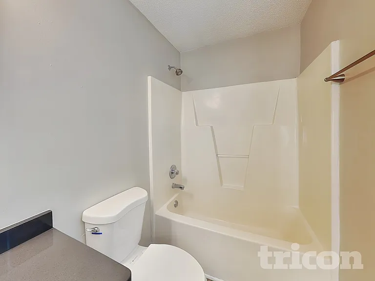 4417 Woodlawn Dr — Photo 9
