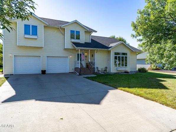 1728 8th St SE, East Grand Forks, MN 56721