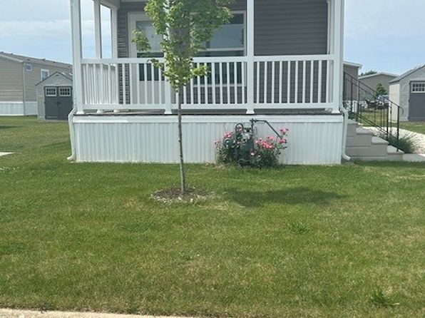 660 Laurel Rd #404, Manteno, IL 60950