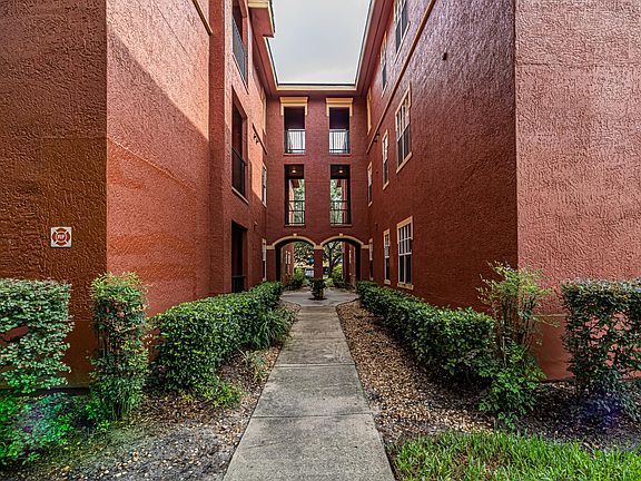 2nd image of 132 Vista Verdi Cir Unit 200