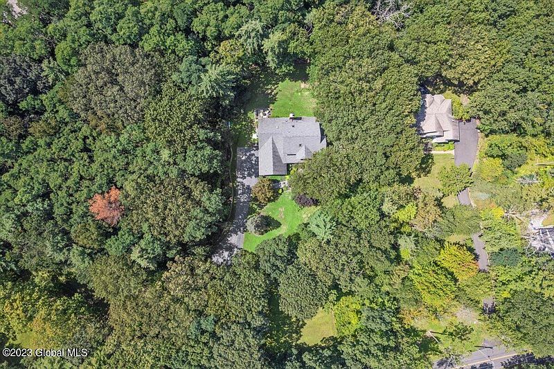 4th image of 33 Swift Road