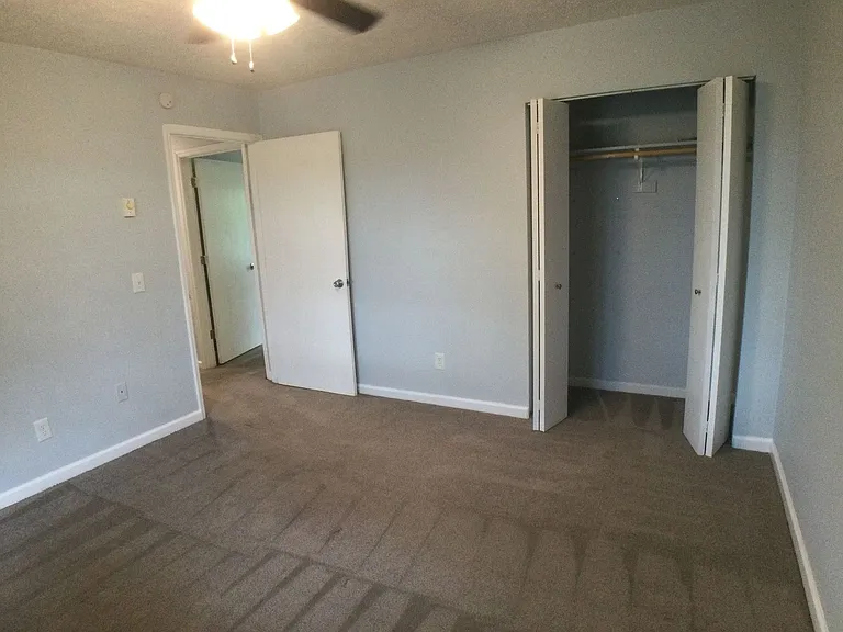 5602 Thornspring Apartments — Photo 12