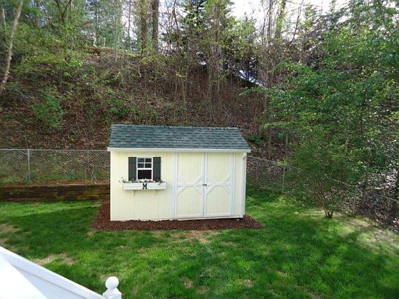 5th image of 442 Beechwood Dr