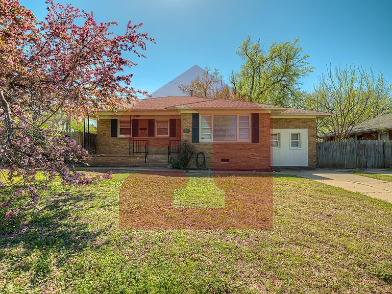 2104 Churchill Way — Photo 1