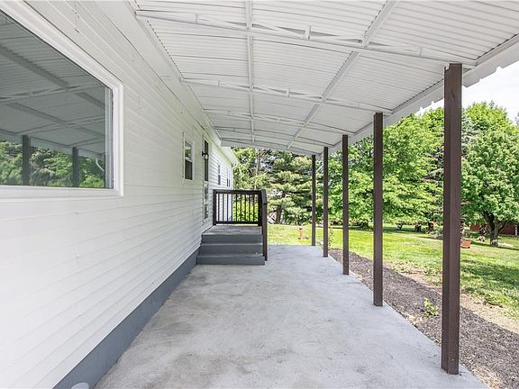 4th image of 2799 Valley View Dr