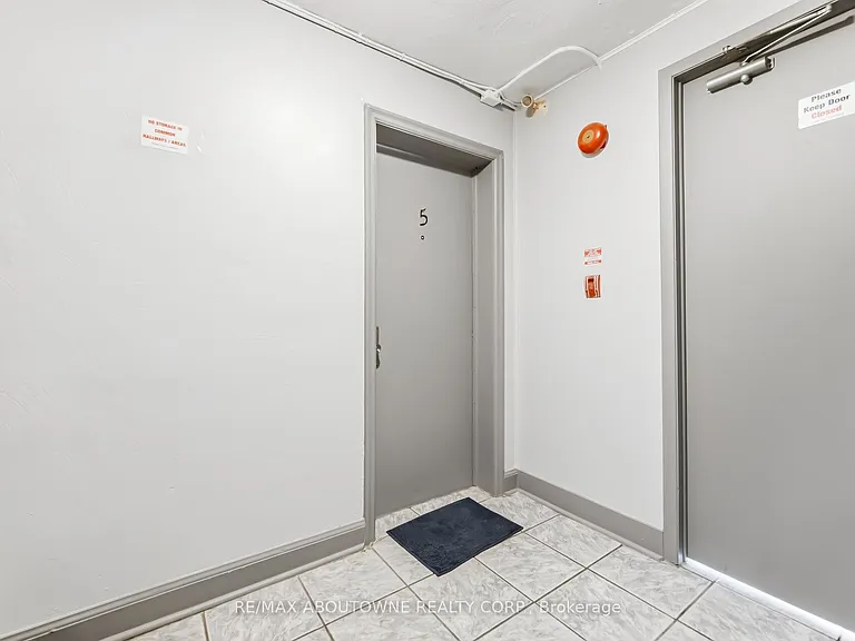1047 Churchill Ave E #5 — Photo 6