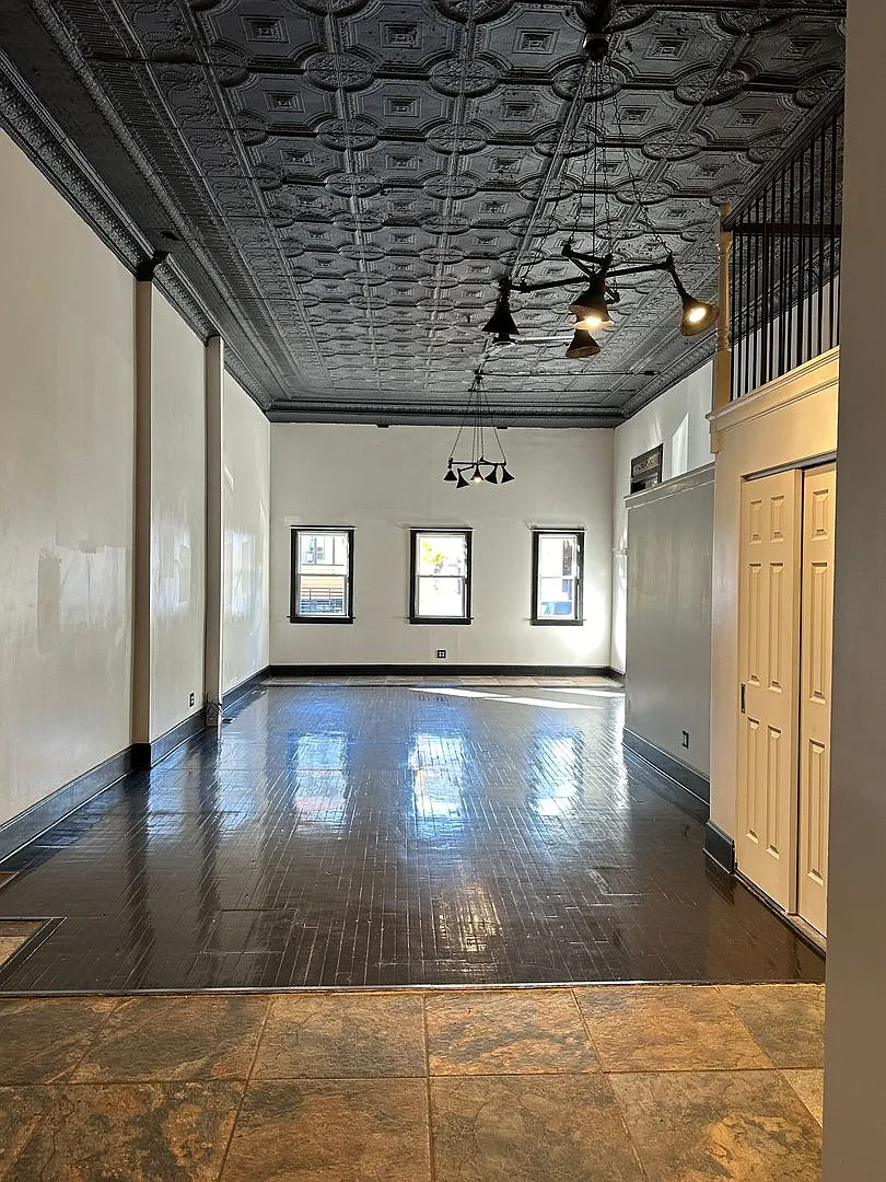 Building Photo - 1827 S Racine Ave #1F