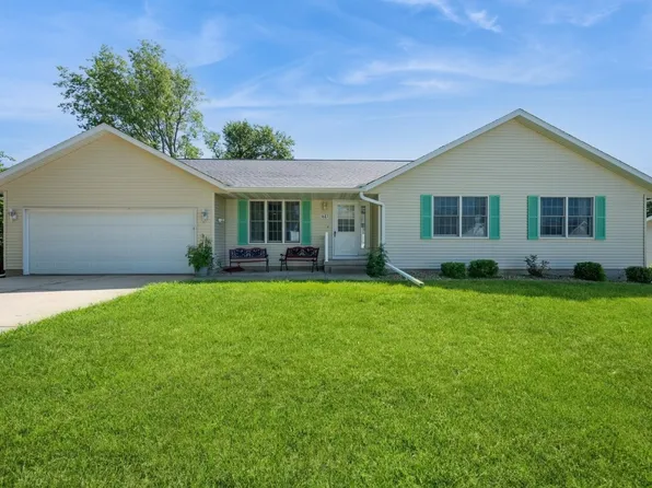 1827 Hamer Dr NW, Cedar Rapids, IA 52405