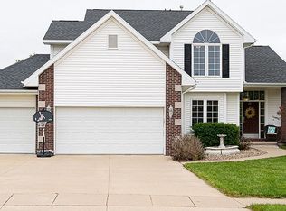 7129 E Park Ct NE, Cedar Rapids, IA 52402