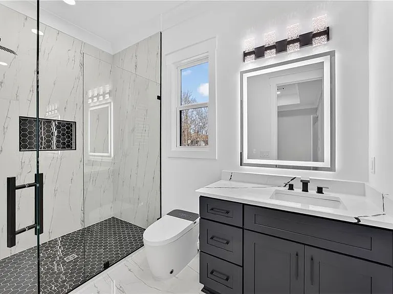 405 Thunder Rd — Photo 47