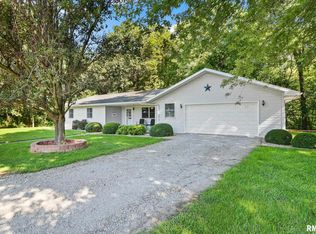 19550 Athens Blacktop Rd, Petersburg, IL 62675