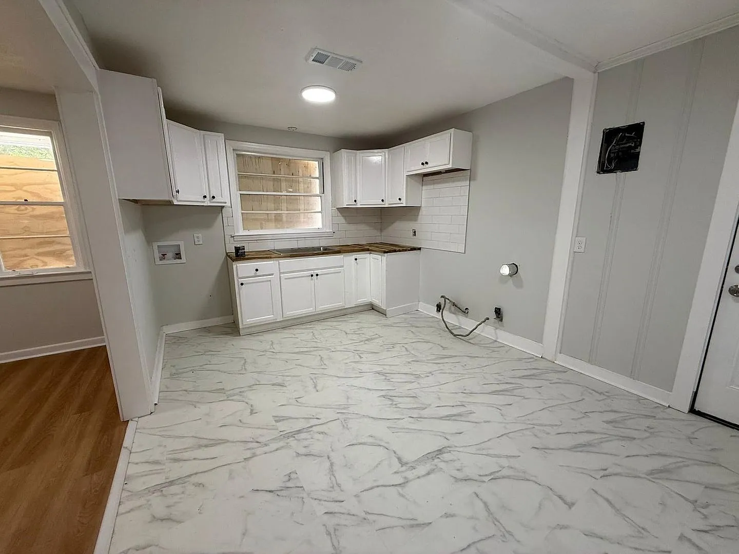 For Rent! 4 Bedroom Home! — Photo 2