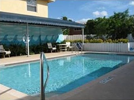 POOL &amp; ENTERTAINING