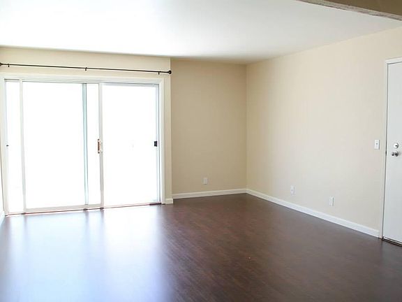 4th image of 330 Larkspur Plaza Dr
