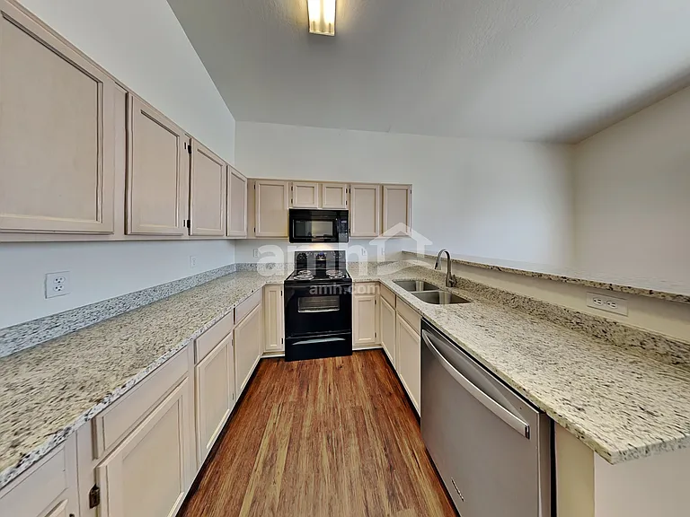 539 S Apache Dr — Photo 3