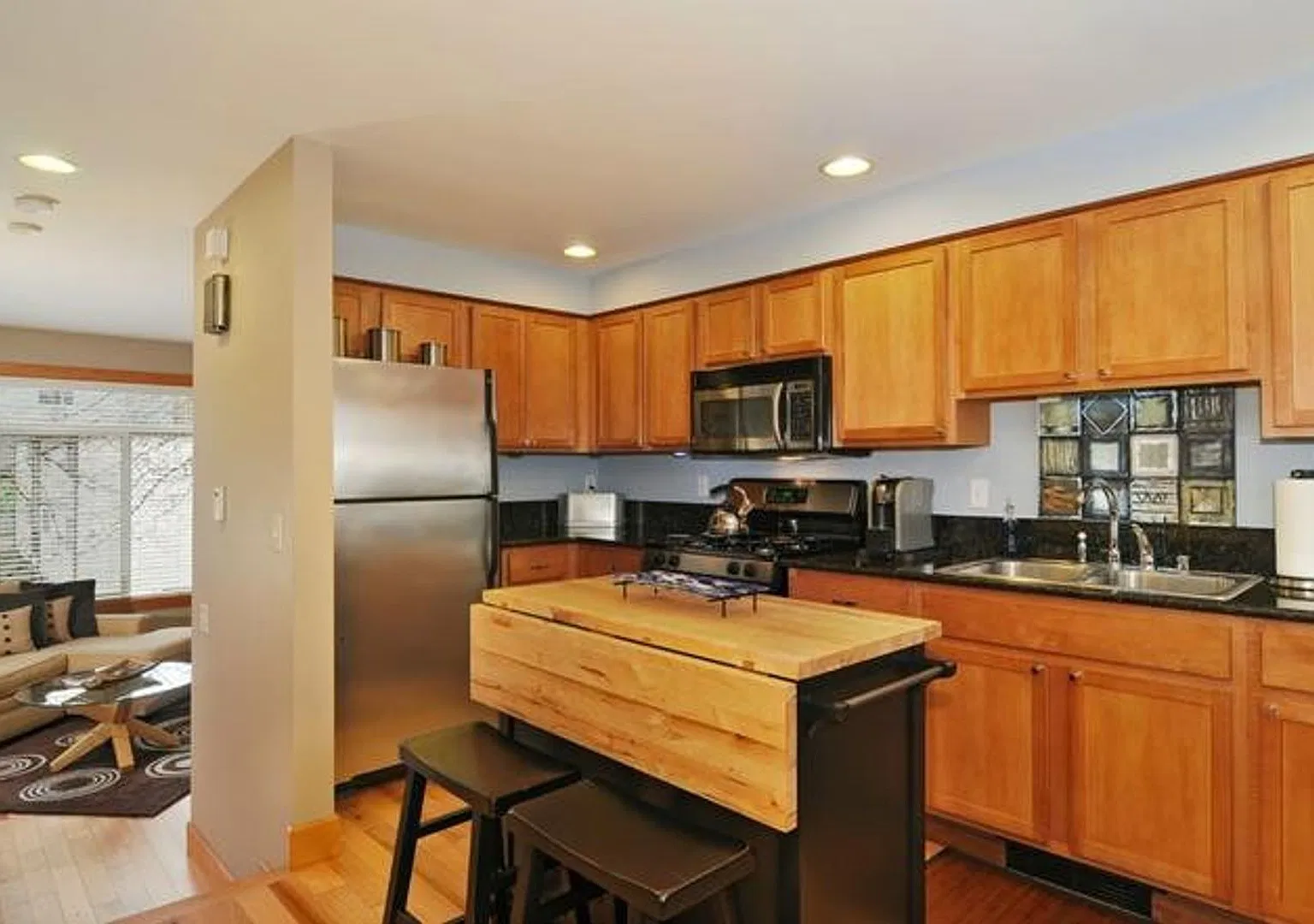 Available Now! Beautiful Squire Park Townhome Featuring Fireplace And Private Outdoor Space — Photo 4