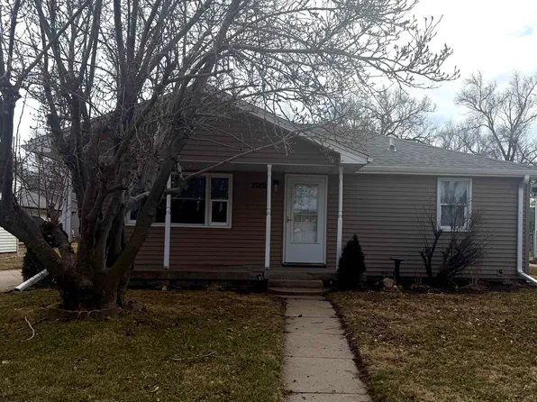 2019 W 9th St, Hastings, NE 68901