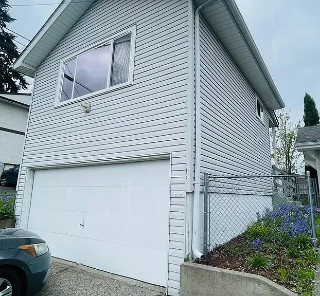 3630 1/2 Lombard Ave — Photo 3