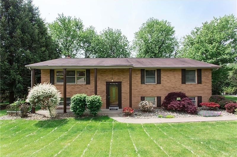 Beautiful all brick split-entry on a large lot in Peters Township.