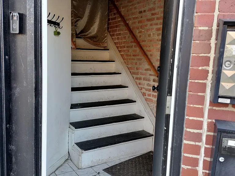 1346 N Paulina St #2 — Photo 4