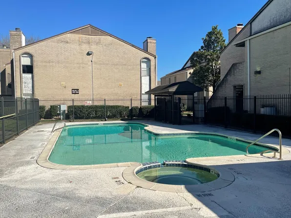 2011 Spenwick Dr APT 727, Houston, TX 77055