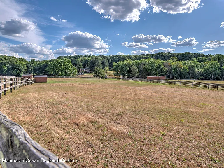 284 Millstone Rd — Photo 35