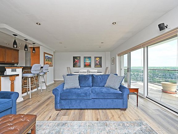 5th image of 2200 Victory Pkwy Unit 1403