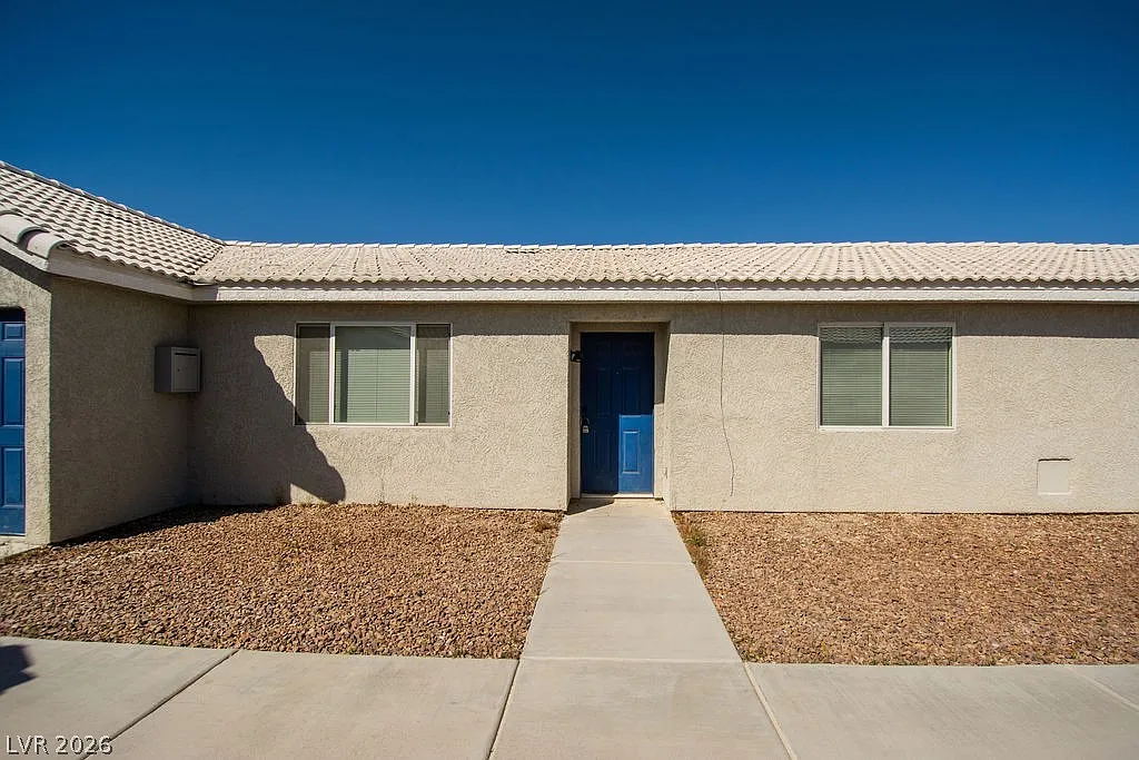 3 bed, 2.0 bath, 2496 sqft, $1,750 — Photo 4