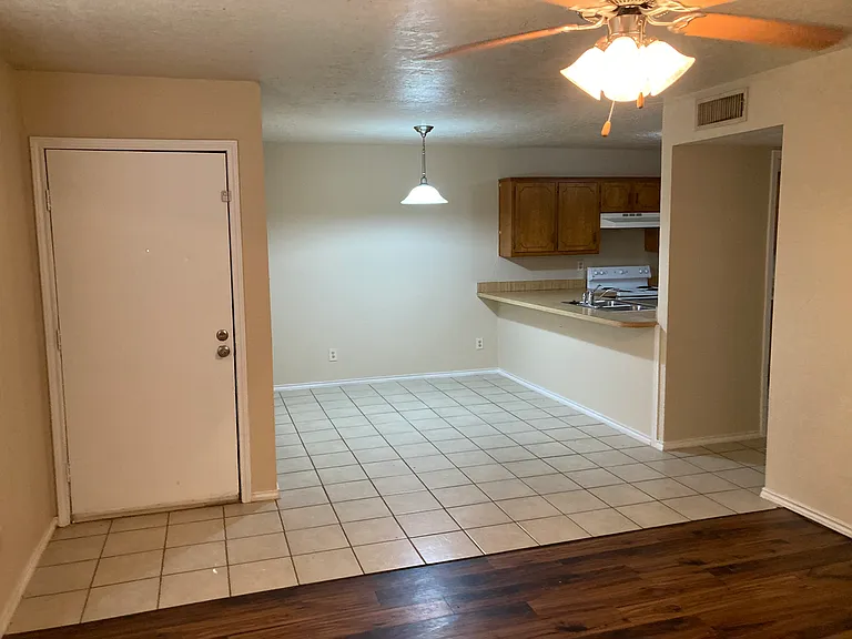 604 S Main St #B — Photo 6