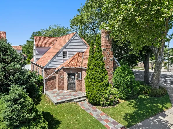 50-02 195th St #1, Fresh Meadows, NY 11365