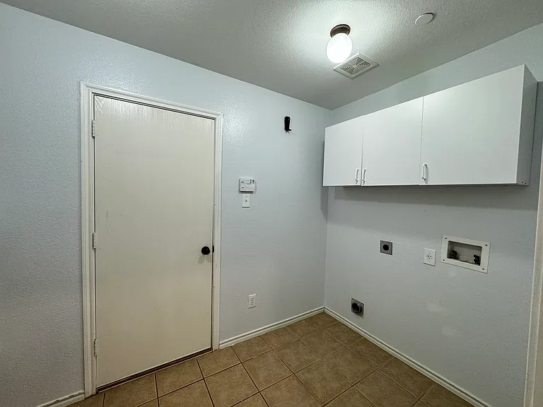244 Turnberry Ln — Photo 6