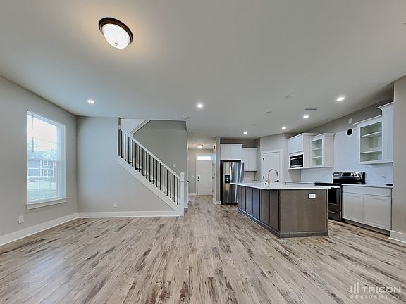 2nd image of 206 Park Creek Ln