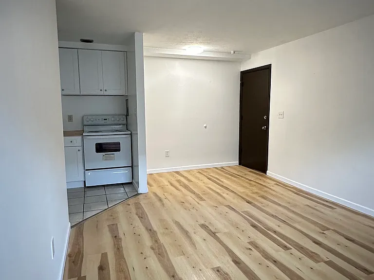 1303 Cove Ave #104 — Photo 4