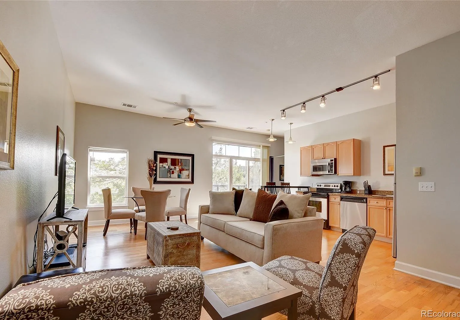 1 bed, 2.0 bath, 967 sqft, $2,450 — Photo 1